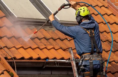 Démoussage et hydrofuge de toiture à Concèze